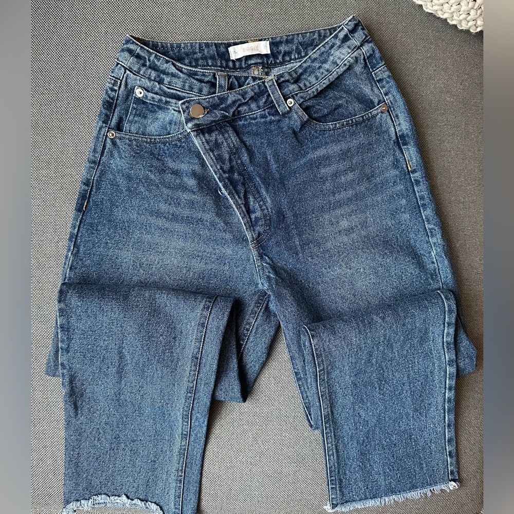 Eggie Jeans Runway high rise mom jeans raw hem cropped